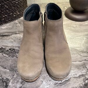 Dansko 37 Maria Boots